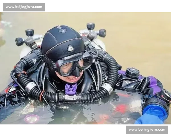 中国女潜水员勇闯圣龙潭：238 米深渊的生死博弈